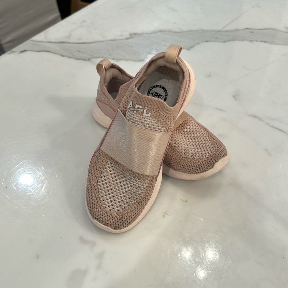 APL Kids techloom bliss shoes dusty pink size US 1